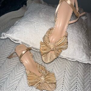 Chic Gold Women's Sandals with Bow Detail and Ankle Strap nwot